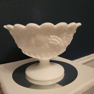 Westmoreland Glass Compote Della Robbia Footed Fruit Apple Grape