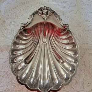 International Silverplate (Mid-Century) Fluted Footed Shell Serving Candy Bowl