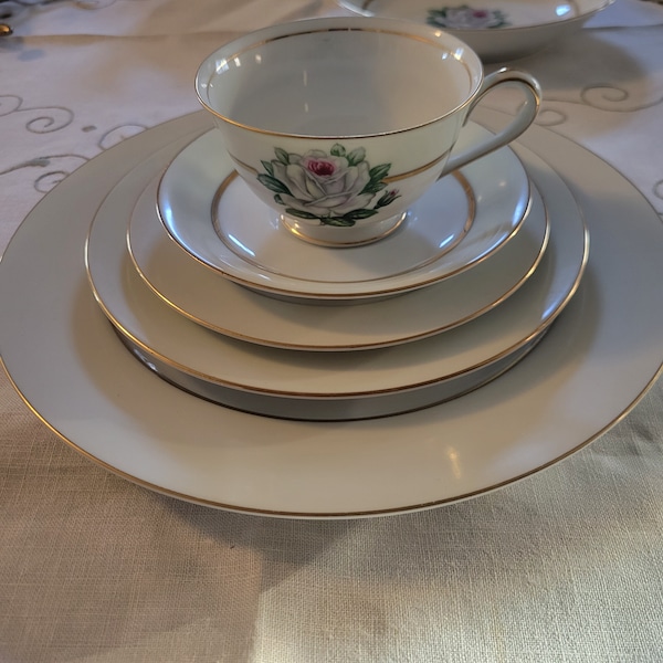 Rondo by Valmont - Gray/Pink Rose, Gold Trim Verge - Elegant Dinnerware
