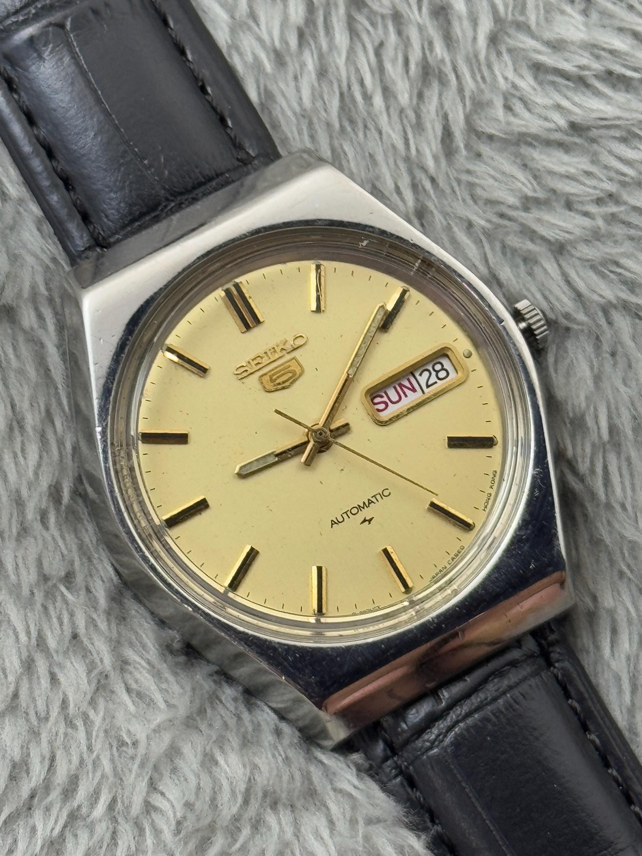 SEIKO 5 自動巻き腕時計　クリーム文字盤 ヴィンテージ セイコー5 自動巻き腕時計、クリーム文字盤、ステンレス