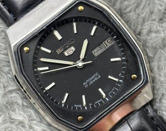 Vintage Seiko 5 automatisch horloge, zwarte wijzerplaat, dag/datum, Japan made