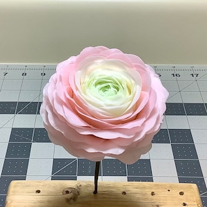 Handmade Sugar Ranunculus Cake Topper, Edible Flower Decoration (3.5 inch)