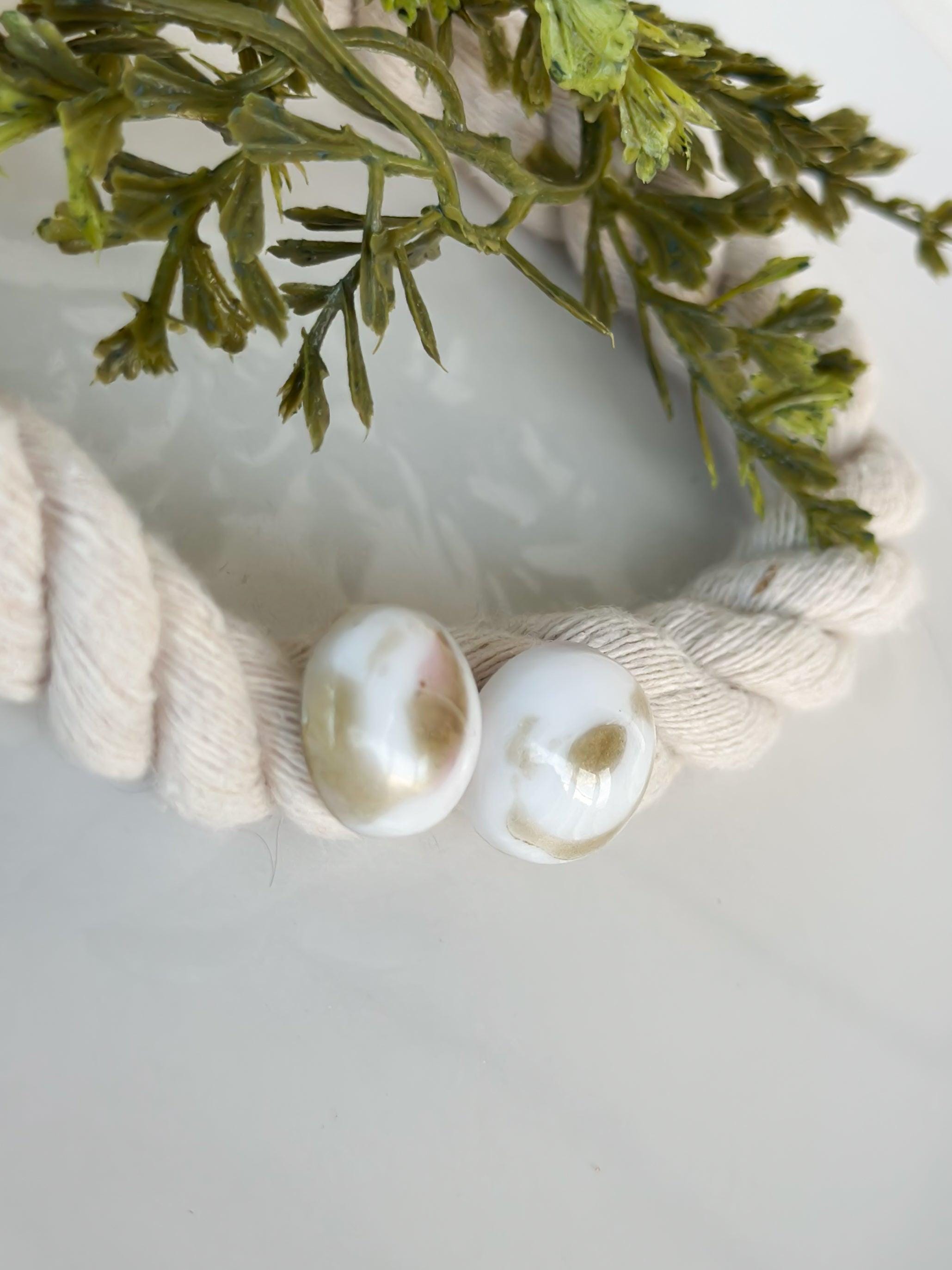 Half-Sphere White & Gold Earrings - Thumbnail 2