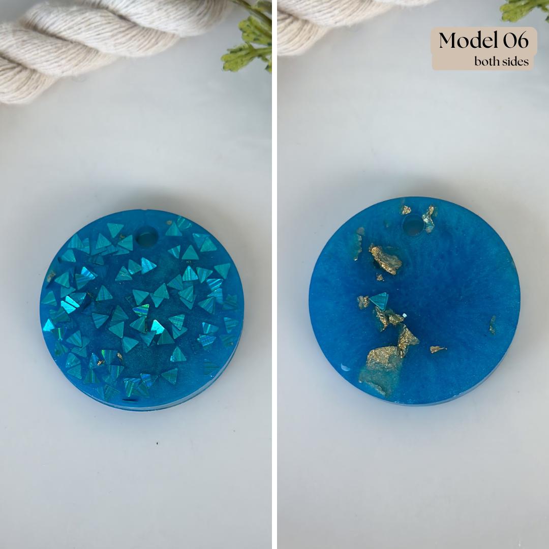 Resin Keychain – Blue Circle with Gold Leaves - Thumbnail 6