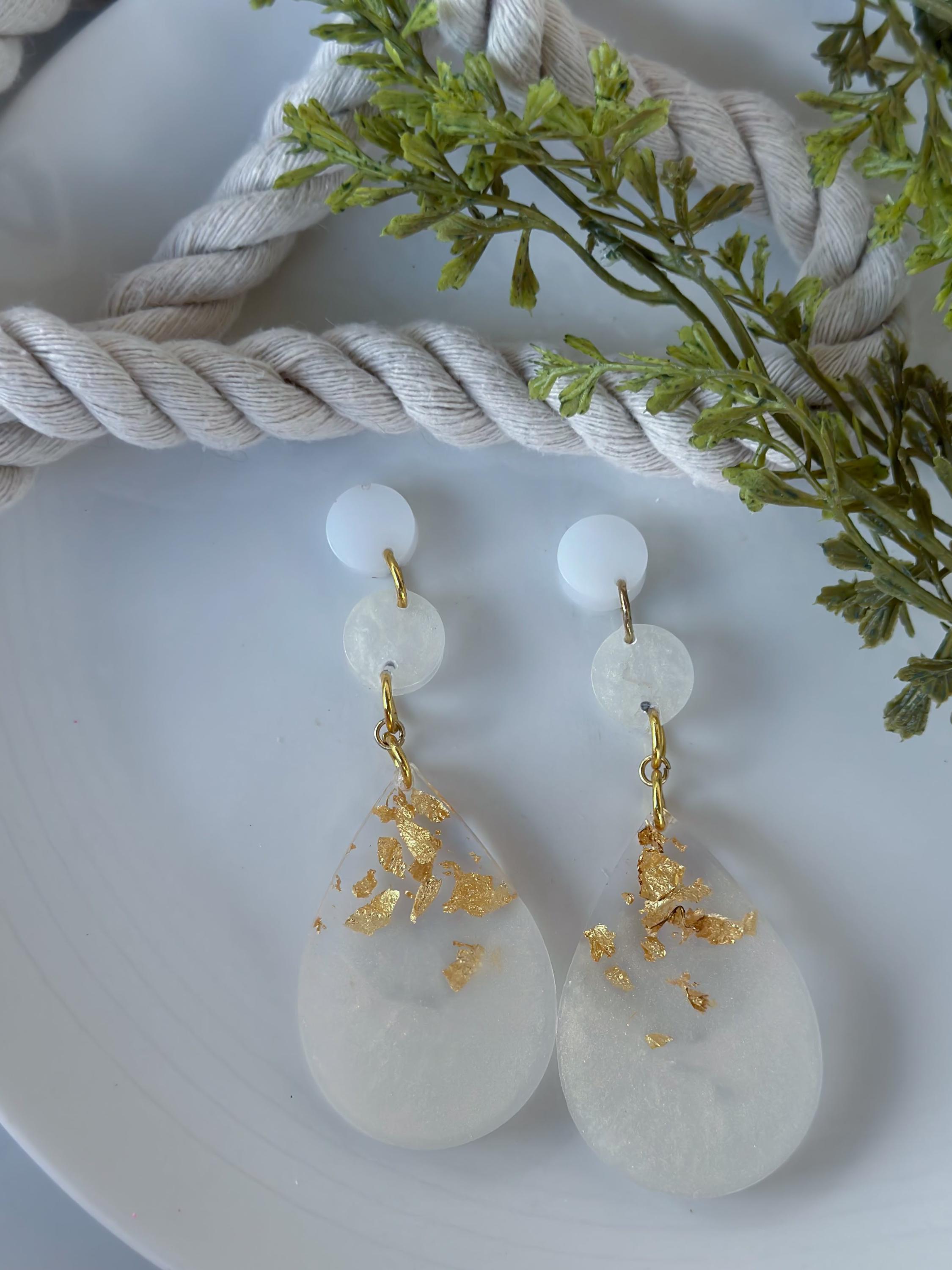 Elegant White Earrings with Gold Leaf - Thumbnail 2