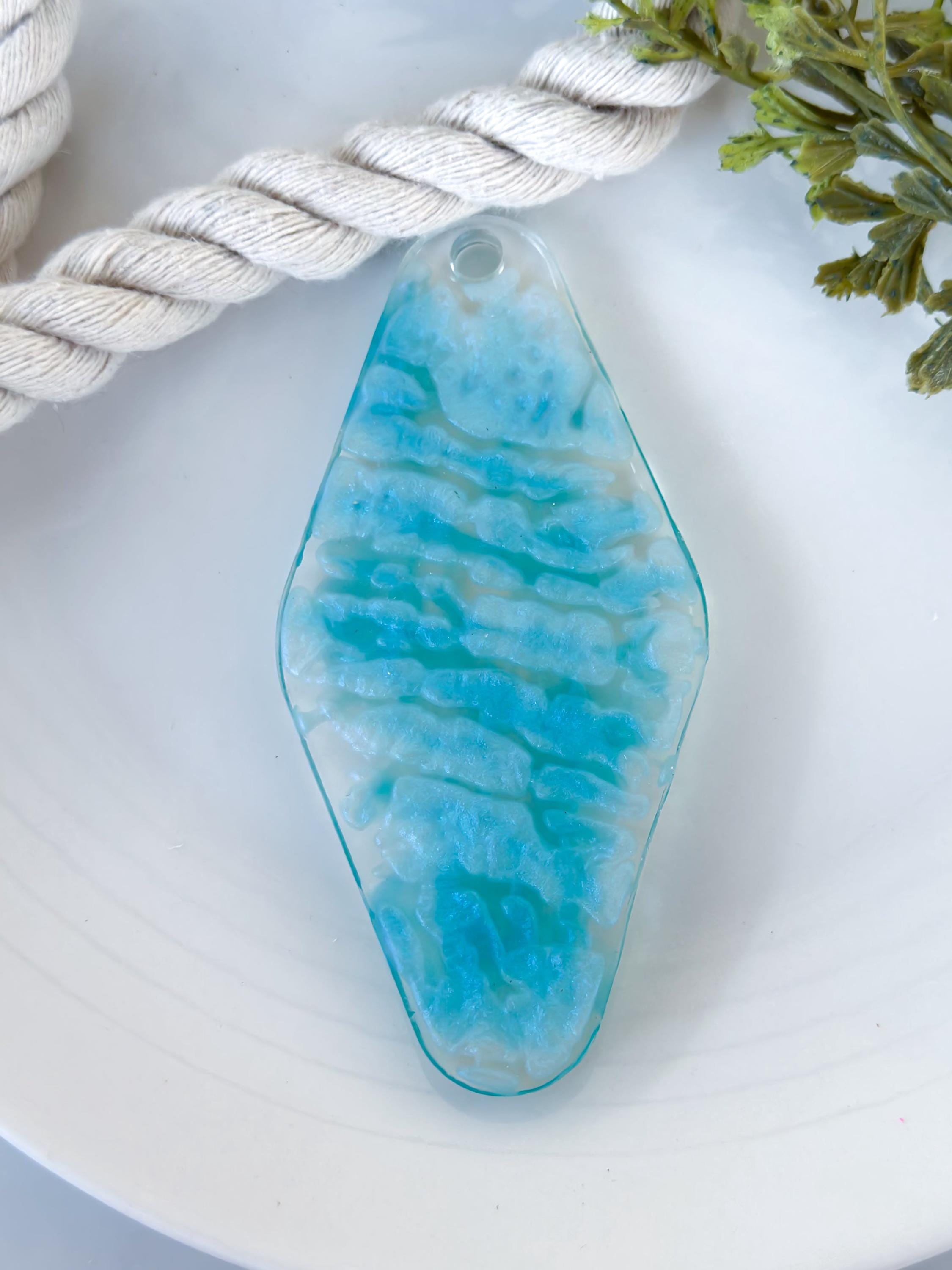 Diamond Shaped Resin Keychain - Thumbnail 3