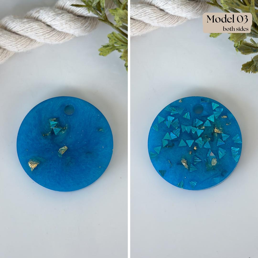 Resin Keychain – Blue Circle with Gold Leaves - Thumbnail 3