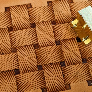 Lined Lattice Weaves