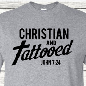 Shirt christelijk en getatoeëerd, John 7:24 religieus shirt, Jezus Christus-T-shirt, esthetisch christelijk T-shirt, T-shirt bijbelvers
