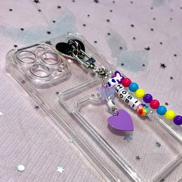 Fotokarte / Kartenfach Handyhülle mit Kpop Bias Idol Name Charm / Schlüsselanhänger + Haken für iPhone 15 Pro Max und Samsung Galaxy Note S24