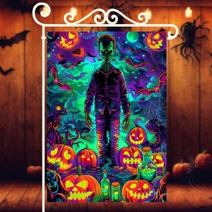 Peut inclure: Un drapeau de jardin d'Halloween avec une illustration vibrante du monstre de Frankenstein parmi des citrouilles lumineuses, des chauves-souris et un ciel nocturne effrayant. L'œuvre utilise des couleurs néon et un thème sombre et étrange, idéal pour la décoration extérieure saisonnière.