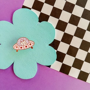 Kitty UFO Pin | UFO Pin | Enamel Pin | Lapel Pin | Backpack Pin | Cat Accessories | Unique Pin | Hat Pin | Funny Pin | Cute Gift |Fun Gift