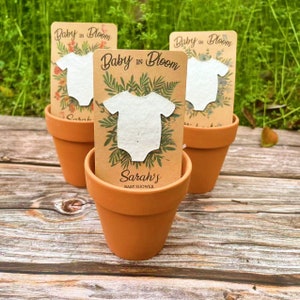 Bomboniera per baby shower per maschietti, Baby In Bloom, regali personalizzati per baby shower, idea bomboniera per baby shower per femminucce, tutina di carta con semi, baby shower divertente