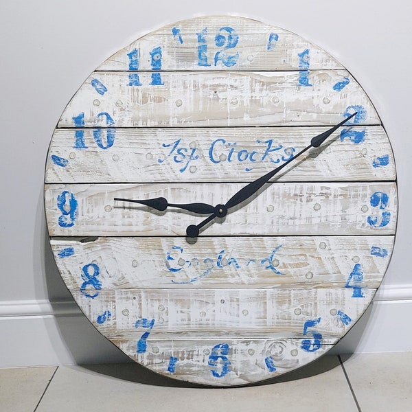 Handgemaakte grote 70cm 'Ibiza Beach Bar' blauw en wit, teruggewonnen hout, handgeschilderde klok - 'JSP Clocks'