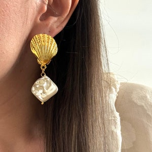 Clam And Mothers Of Pearl Shell Earrings, Gold Tone Clam Earrings, Shell Beads Earrings, Drop Dangling Earrings, Mermaid Core