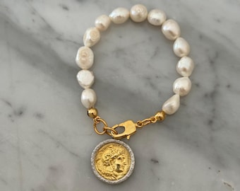 Pearl Coin Charm Bracelet, Chunky Pearl Bracelet With Gold Silver Tone Charm, Statment Bracelet, Aesthetic Jewelry, Dangling Bracelet