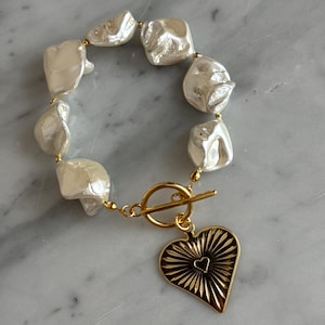 Irregular Pearl Bracelet, Chunky Pearl Shell Bracelet With Heart Charm, Large Toggle Bracelet, Summer Jewelry, Everday Jeweley,
