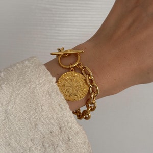 Coin Charm Bracelet, Chunky Chain Bracelet With Charm, Toggle Bracelet, Big Coin Bracelet, Retro Old Style Bracelet, Gold Tone Bracelet
