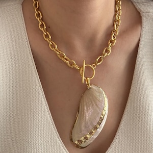Large Shell Pendant Necklace, Natural Shell Necklace, Summer Jewelry, Boho Bridal Jewelry, Mermaid Core, Beachy Jewelry