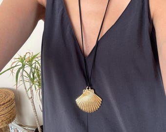 Lange koordketting met vergulde schelp, schelphangerketting, schelpsieraden, zomersieraden, zeemeerminkern, ketting voor vrouwen