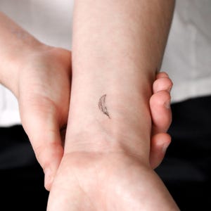 Tiny Feather Semi-Permanent Tattoo (Set of 2)