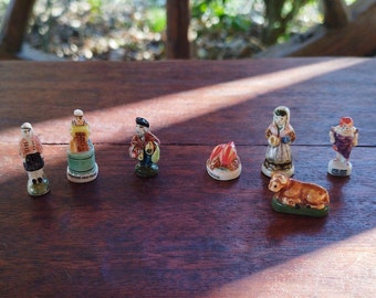 Vintage lot de 10 fèves en porcelaine mélangées toutes figurines santons pour galette des rois épiphanie fabophile collectionneur passionné