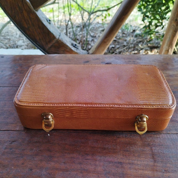 Vintage trousse et nécessaire de toilette et de voyage/pour homme/1950/cuir marron/intérieur satin/étui de vanity/décoration salle de bain/