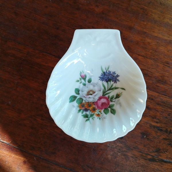 Vintage soucoupe/plat en forme de coquillage/estampillée Porcelaines Champs-Elysées Paris France/motif floral/peint à la main/vide poche/art