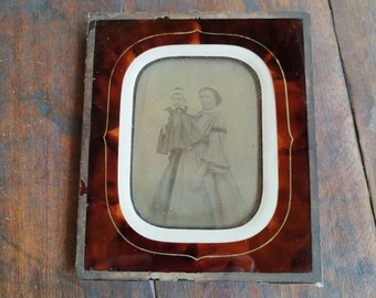 Daguerréotype 1840/Portrait femme et enfant/Cadre photo en verre ancien/Costume d’époque/Photographie noir et blanc/Objet de brocante unique
