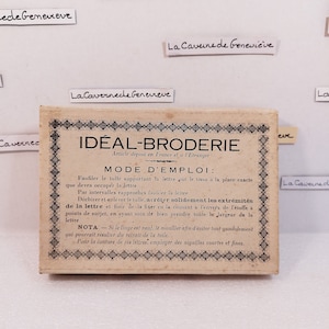 Vintage monogramme pré-brodé A Idéal Broderie/couture/articles merceries anciens/accessoires broderie/article Samaritaine Paris/boîte carton