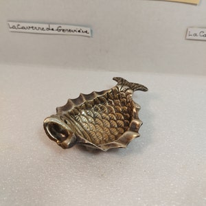 Cenicero metálico portátil zoomorfo vintage pequeño formato/pez carpa koi de bolsillo vacío/cenicero joya antigua/artículo para fumador/decoración