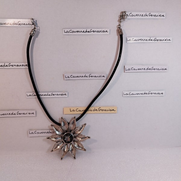 Vintage collier fantaisie pierre cuir et métal/tour du cou fleur en métal/pendentif 10 pétales/ras de cou pierre multifacettes/collier cuir