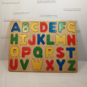 Juguete educativo juego ABC vintage para aprender el alfabeto/alfabeto de madera colorido/niños/escuelas/rompecabezas del alfabeto de madera/letras mayúsculas