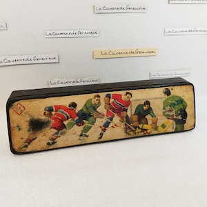 Vintage étui à crayons ancien/Porte plume carton bouilli laqué/école 1900/3 compartiments/beau graphisme en couleur/scène hockey sur glace