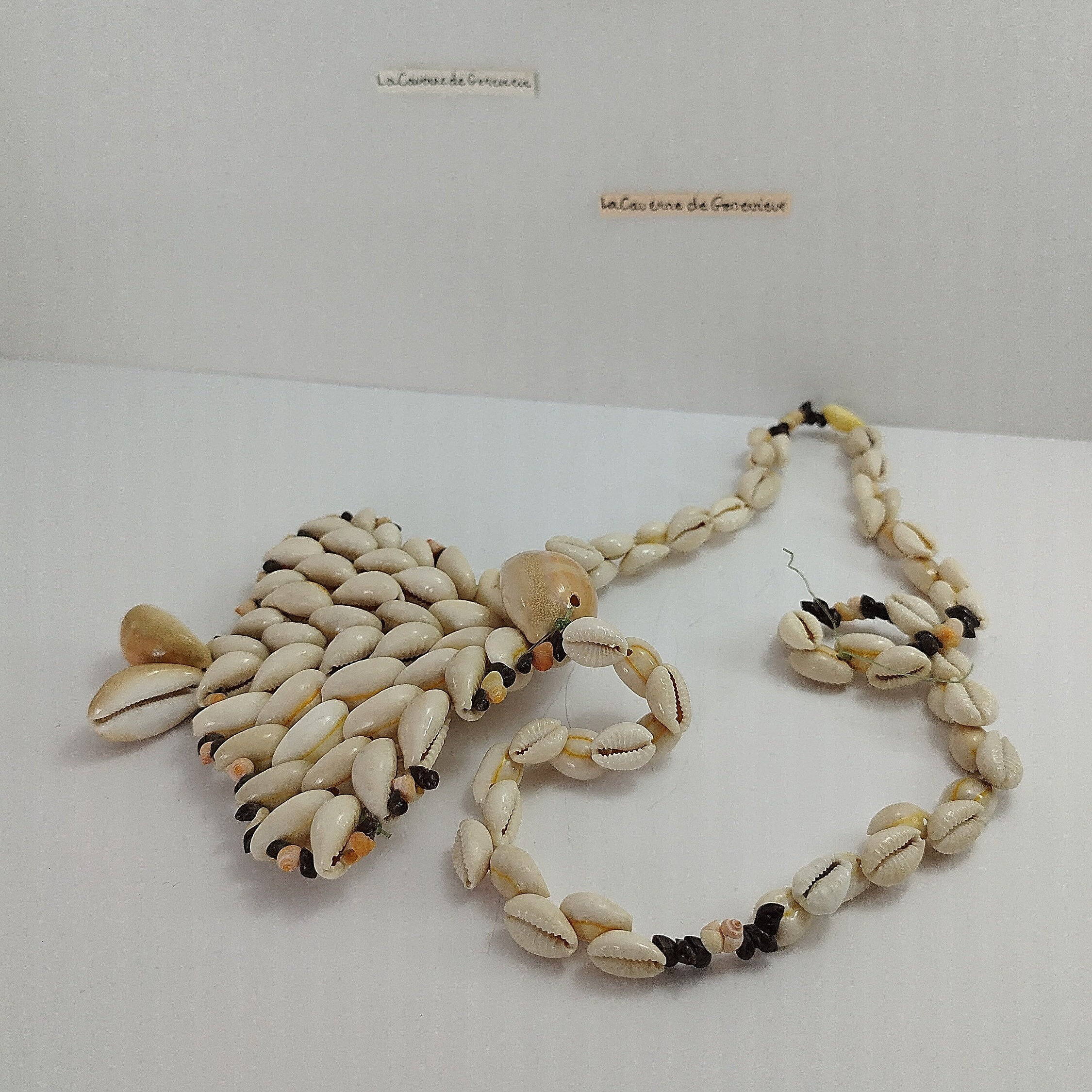 タヒチの伝統的なシェルネックレス タヒチシェルネックレス/装飾品/エスニックジュエリー/フランス