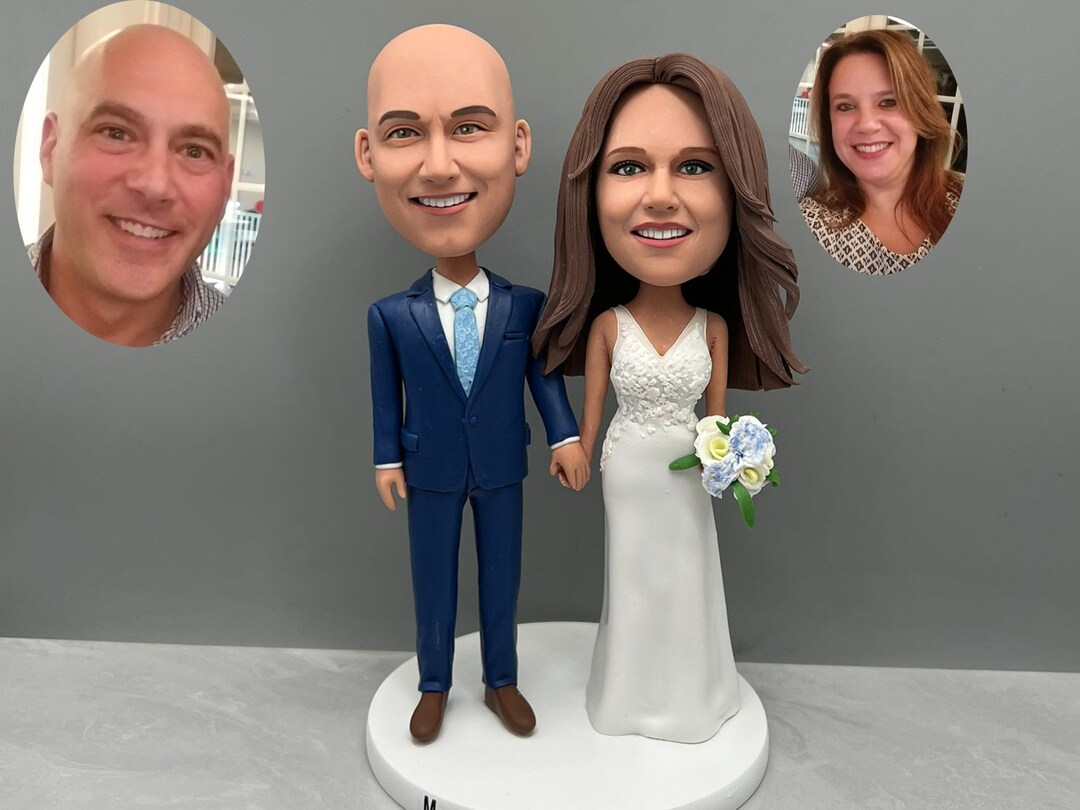 Couple Beside Giant Heart Bobblehead - Gift main image 1