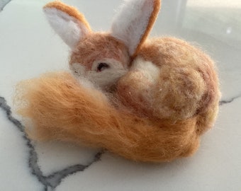 ニードルフェルトのかわいい白いキツネ FENNEC、フェルトキツネ