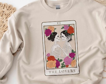 Suéter de pareja de esqueletos lésbicos, orgullo lésbico, sudadera de tarot de los amantes, san valentín lésbico, ropa Wlw, camiseta de tarot vintage