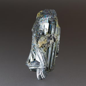 Metallic Stibnite Crystal with Excellent Luster from China, Collector&#39;s Mineral Specimen, 36 mm