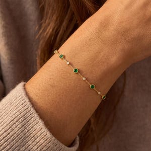 Dainty Birthstone 18K Gold Bracelet for Women, Minimalist Gemstone Bracelet, Delicate Emerald Birthstone Jewelry, Birthday Gifts for Women
