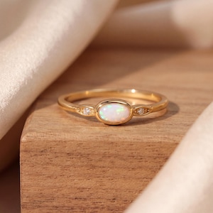 Vintage 18K Opal Ring Gold, Dainty Opal Engagement Ring, Minimalist Gold Ring, Oval Opal Ring for Women, October's Birthstone, Gift for Mum