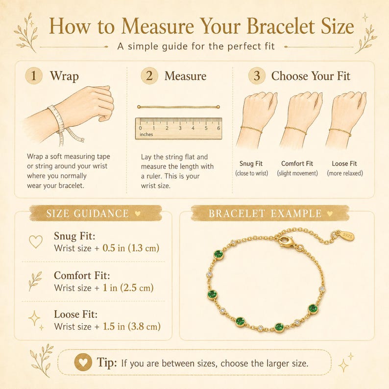 Puede incluir: Una infograf&iacute;a titulada How to Measure Your Bracelet Size, que muestra t&eacute;cnicas para medir la mu&ntilde;eca, una regla, ejemplos de ajuste y una pulsera de cadena dorada con piedras redondas alternas en verde y transparente.