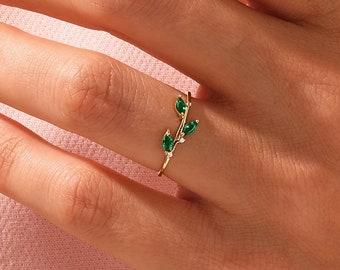 Gold Vermeil Emerald Dainty Leaf Ring / Personalized Gift for Mom / Silver Gemstone Ring / Minimalist Birthstone Ring for Her / Gift for Mom