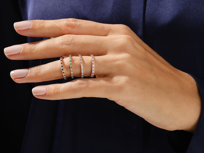 Anillo con piedra natal, alianza de eternidad completa alternada, regalo para ella. imagen 3