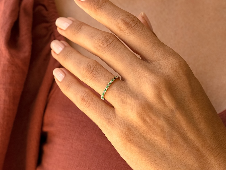 Anillo con piedra natal, alianza de eternidad completa alternada, regalo para ella. imagen 6