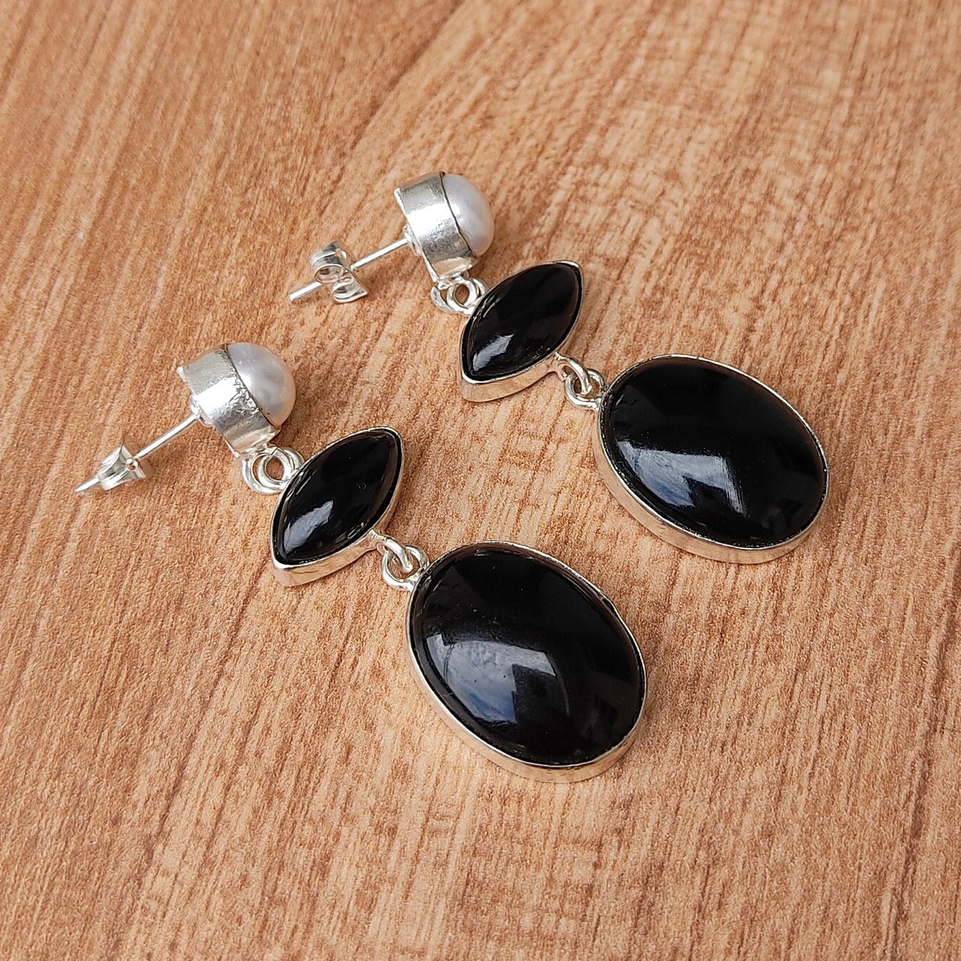 ブラックオニキスパールのドロップピアス、925シルバーメッキ 