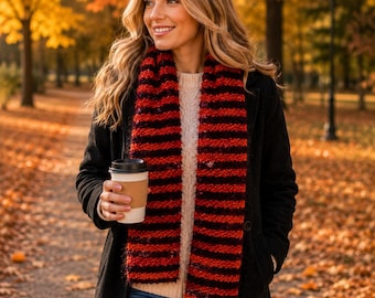 Handgestrickter, leichter, herbstlich inspirierter Modeschal