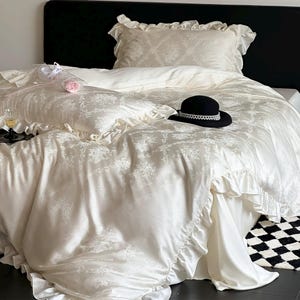 Siky Soft Ruffle Duvet Cover Set, Tencel Jacquard Bedding Set, Luxury 4-piece set, Bedding Aesthetics