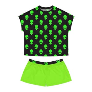 Women&#39;s Alien Short Pajama Set