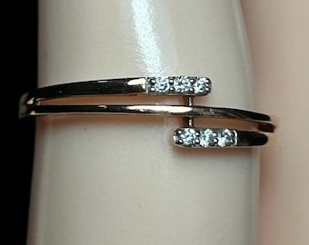 Anillo de boda Awavida Jewelry de oro rosa de 14k con diamante cultivado en laboratorio de 0,060 ct, talla 7